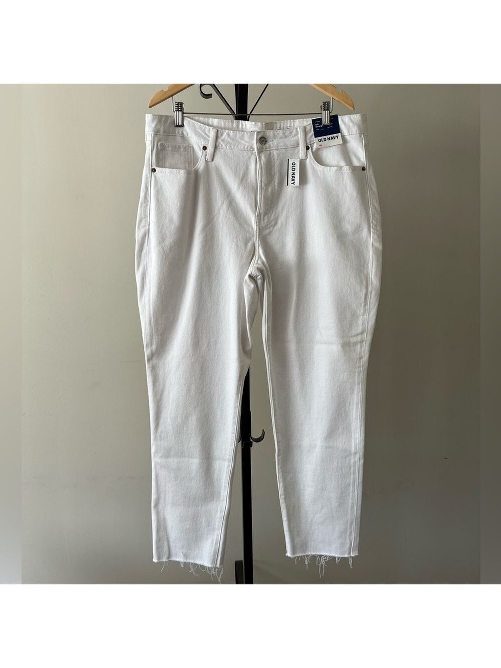 Old Navy Women’s OG Straight Leg Ankle High Rise White Denim Jeans, Size 16.